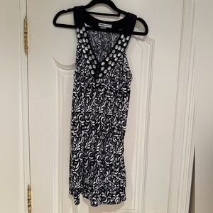 Chic Black and White Sleeveless Dress